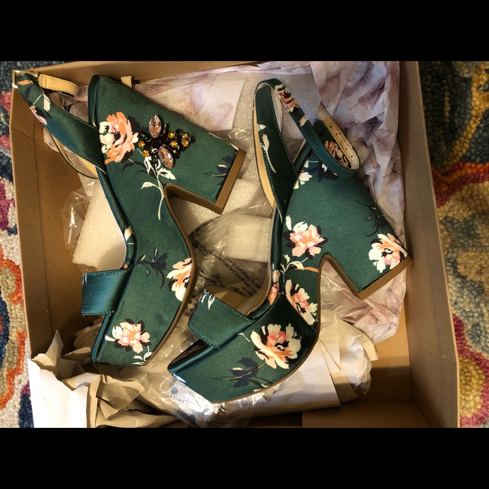 NIB Jessica Simpson Carena Emerald Heels